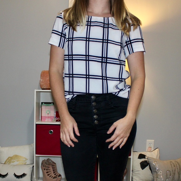 Forever 21 black and white blouse - Picture 1 of 1